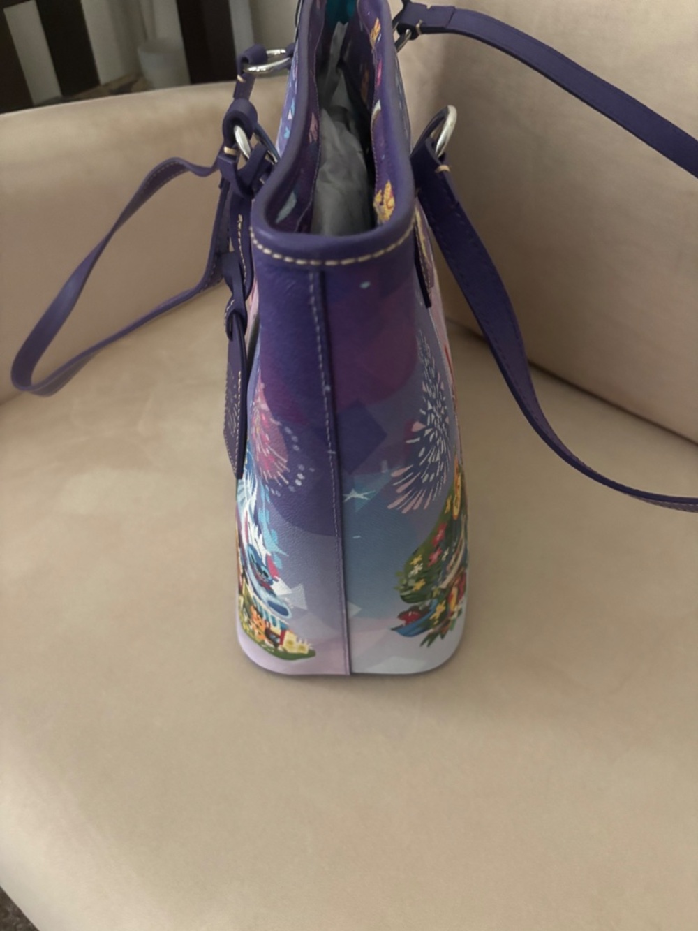 Disney Joey Chou Dooney & Bourke - Picture 2 of 2